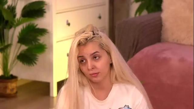 Image 8 of victoriamorrone Stream on Chaturbate on 23 days ago