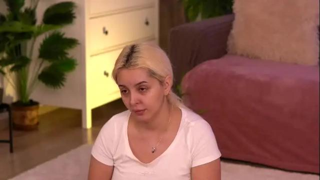 Image 4 of victoriamorrone Stream on Chaturbate on 20 days ago