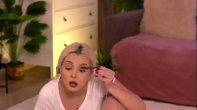 Image 8 of victoriamorrone Stream on Chaturbate on 20 days ago