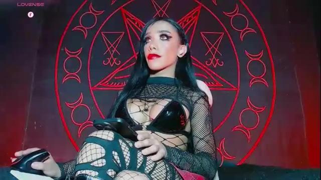 Image 2 of victoriavampire666 Stream on Chaturbate on 2 months ago