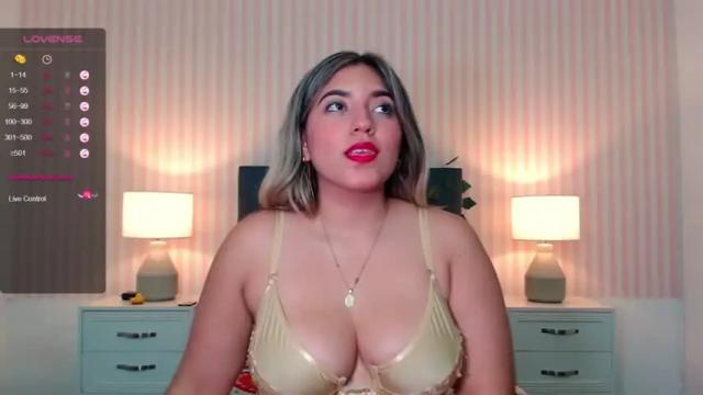 Image 8 of victoriaxspencer Stream on Chaturbate on 22 months ago