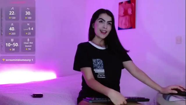 Image 3 of victoriia_henao_ Stream on Chaturbate on 1 month ago