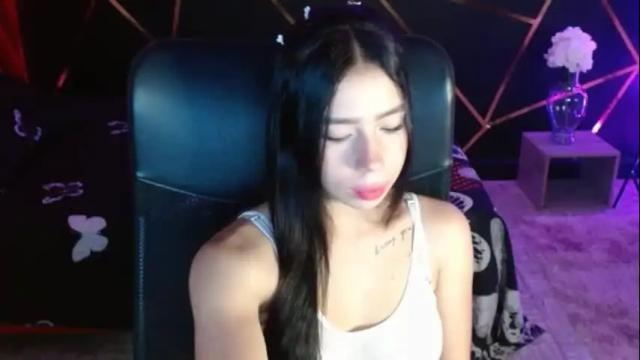 Image 10 of victoriiavegaa Stream on Chaturbate on 15 days ago