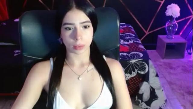 Image 6 of victoriiavegaa Stream on Chaturbate on 6 months ago