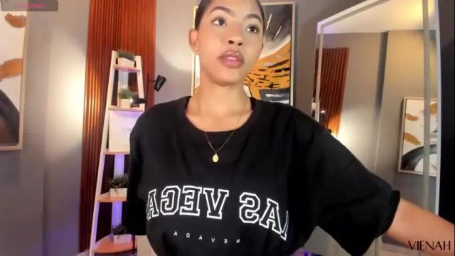 Image 2 of vienah Stream on Chaturbate on 4 months ago