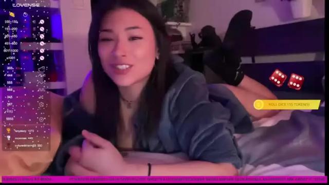 Image 8 of vietwhhore Stream on Chaturbate on 12 months ago