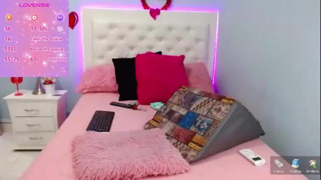 Image 6 of viictoriia3 Stream on Chaturbate on 18 days ago