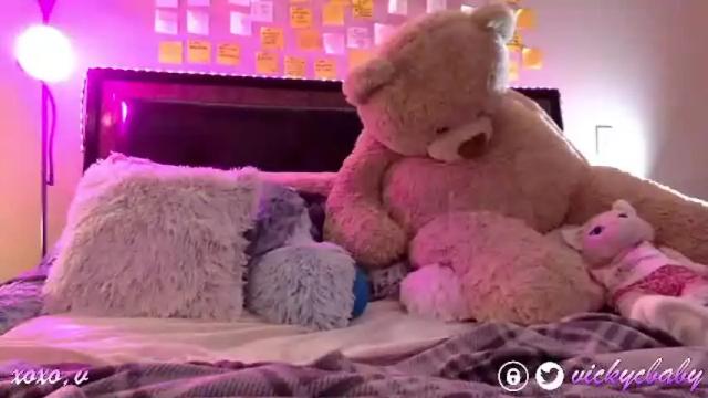 Image 7 of viiickyyy Stream on Chaturbate on 15 months ago