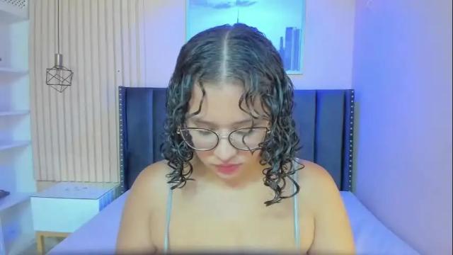 Image 10 of viiolett_lee Stream on Chaturbate on 16 days ago
