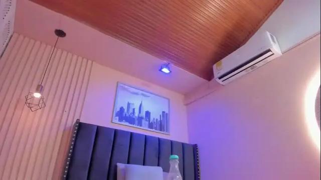 Image 3 of viiolett_lee Stream on Chaturbate on 1 month ago