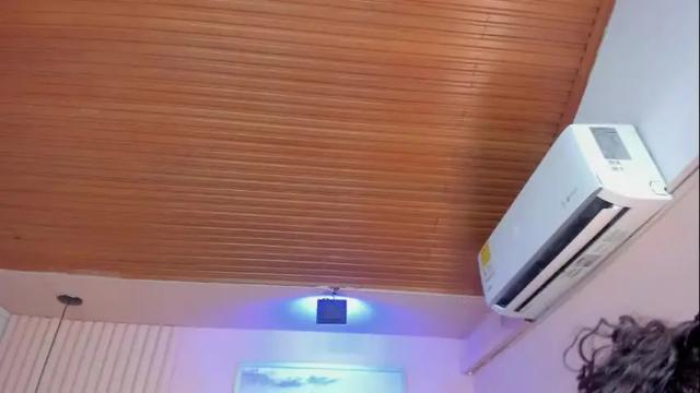 Image 3 of viiolett_lee Stream on Chaturbate on 1 month ago