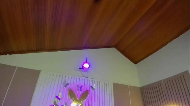 Image 4 of viiolett_lee Stream on Chaturbate on 26 days ago