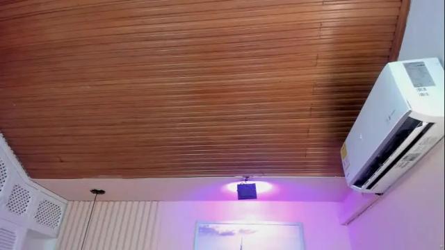 Image 3 of viiolett_lee Stream on Chaturbate on 23 days ago