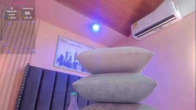 Image 12 of viiolett_lee Stream on Chaturbate on 16 days ago