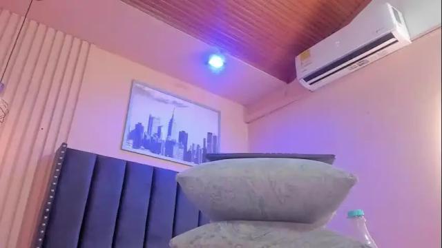 Image 6 of viiolett_lee Stream on Chaturbate on 16 days ago