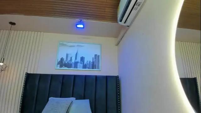 Image 4 of viiolett_lee Stream on Chaturbate on 13 days ago