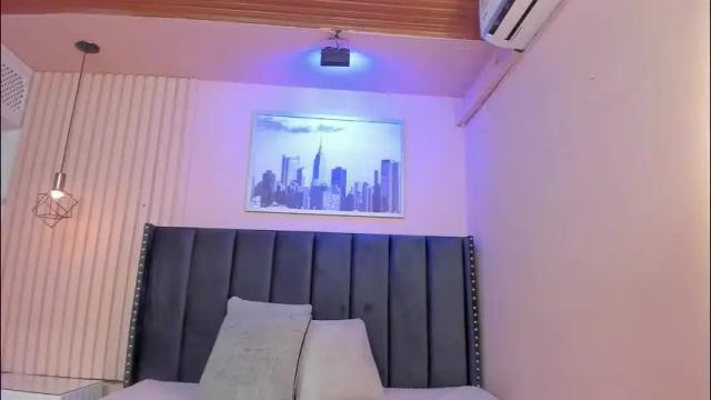 Image 12 of viiolett_lee Stream on Chaturbate on 20 hours ago