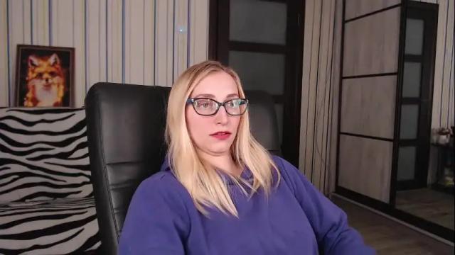 Image 12 of vikaericka Stream on Chaturbate on 2 months ago