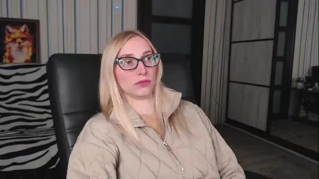 Image 4 of vikaericka Stream on Chaturbate on 2 months ago