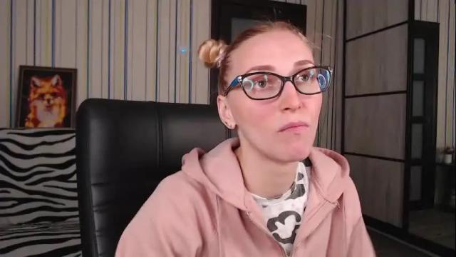 Image 3 of vikaericka Stream on Chaturbate on 2 months ago