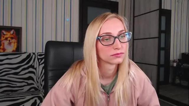 Image 12 of vikaericka Stream on Chaturbate on 2 months ago