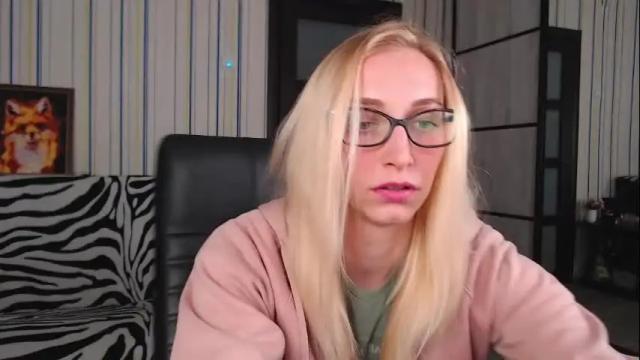 Image 3 of vikaericka Stream on Chaturbate on 2 months ago