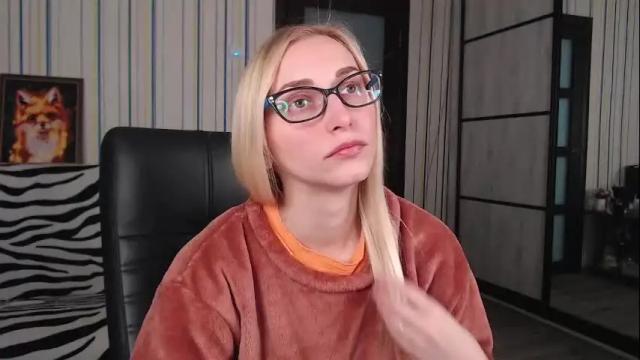 Image 2 of vikaericka Stream on Chaturbate on 2 months ago