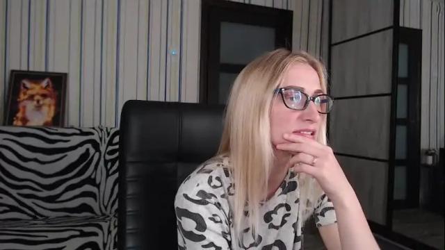 Image 3 of vikaericka Stream on Chaturbate on 1 month ago