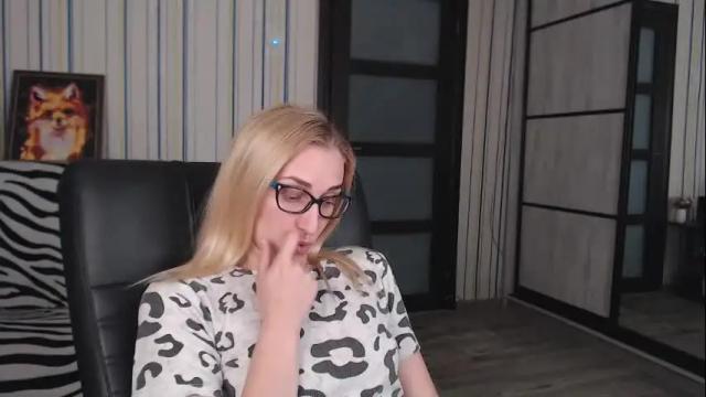 Image 2 of vikaericka Stream on Chaturbate on 1 month ago