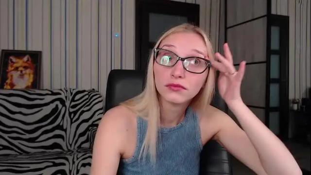 Image 4 of vikaericka Stream on Chaturbate on 28 days ago