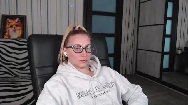 Image 4 of vikaericka Stream on Chaturbate on 21 days ago