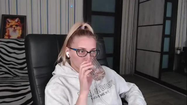 Image 6 of vikaericka Stream on Chaturbate on 21 days ago
