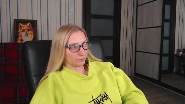 Image 3 of vikaericka Stream on Chaturbate on 4 months ago