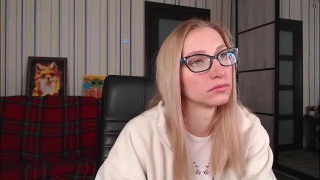 Image 2 of vikaericka Stream on Chaturbate on 2 months ago