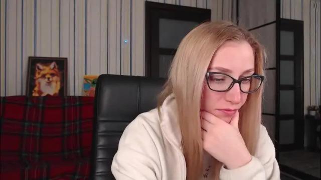 Image 3 of vikaericka Stream on Chaturbate on 2 months ago