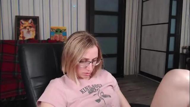 Image 12 of vikaericka Stream on Chaturbate on 2 months ago
