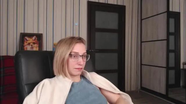 Image 2 of vikaericka Stream on Chaturbate on 2 months ago