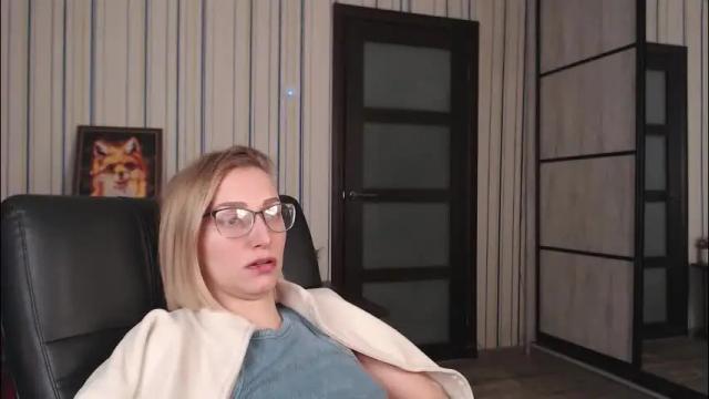 Image 3 of vikaericka Stream on Chaturbate on 2 months ago