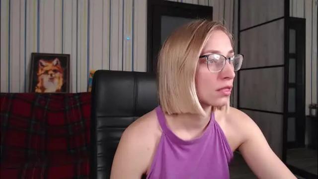 Image 3 of vikaericka Stream on Chaturbate on 1 month ago