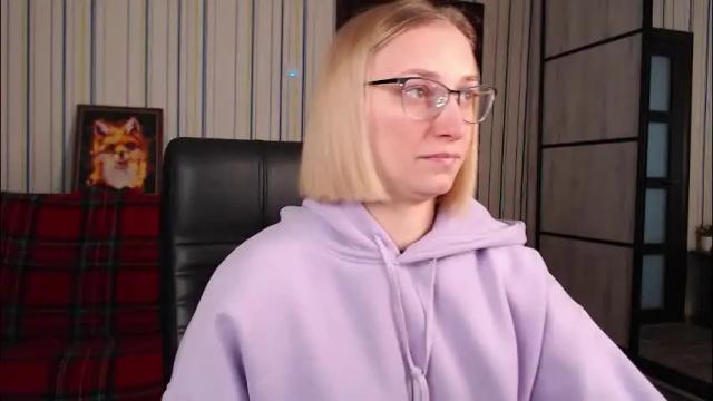 Image 4 of vikaericka Stream on Chaturbate on 1 month ago