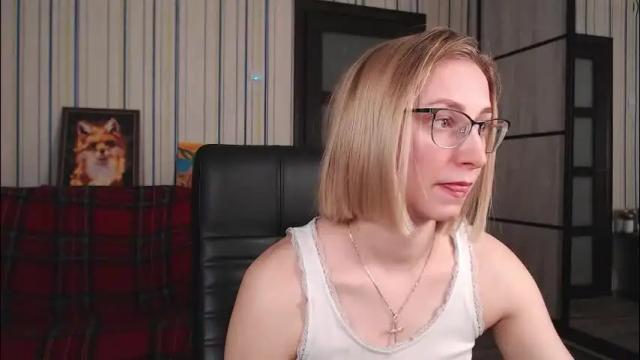 Image 2 of vikaericka Stream on Chaturbate on 29 days ago