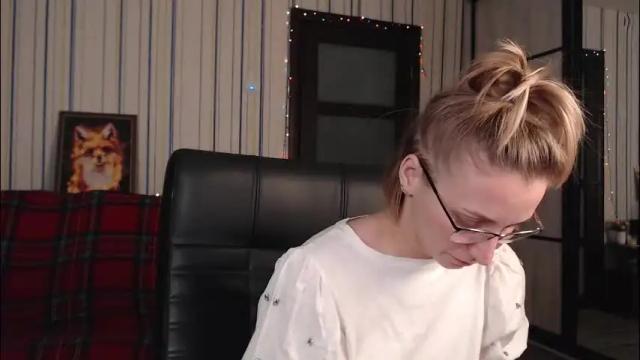 Image 12 of vikaericka Stream on Chaturbate on 13 days ago