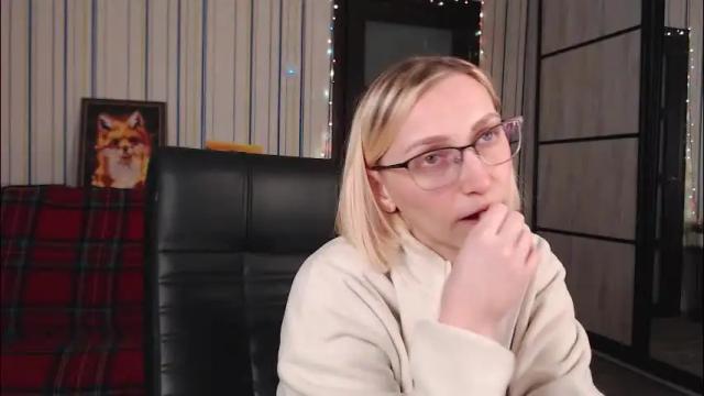 Image 4 of vikaericka Stream on Chaturbate on 6 days ago