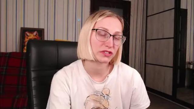 Image 11 of vikaericka Stream on Chaturbate on 1 day ago