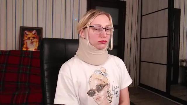 Image 3 of vikaericka Stream on Chaturbate on 1 day ago