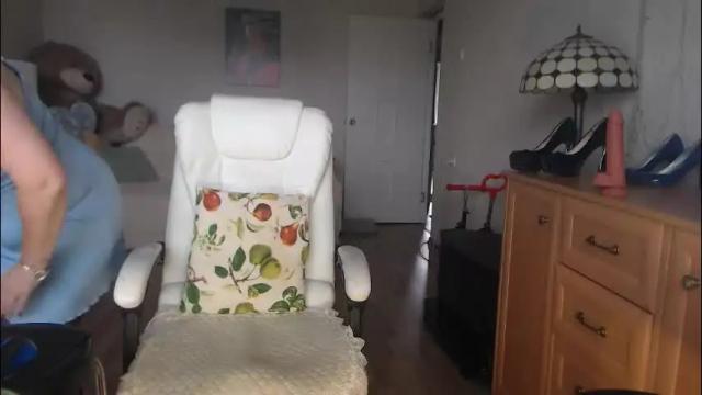 Image 2 of vikaohair Stream on Chaturbate on 3 months ago