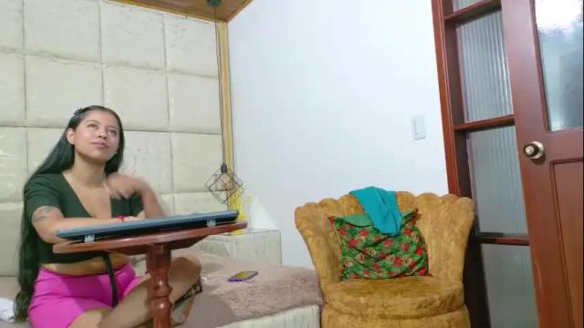 Image 2 of vikitomson Stream on Chaturbate on 1 month ago