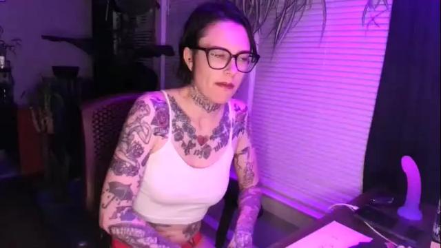 Image 11 of vikivice Stream on Chaturbate on 14 months ago