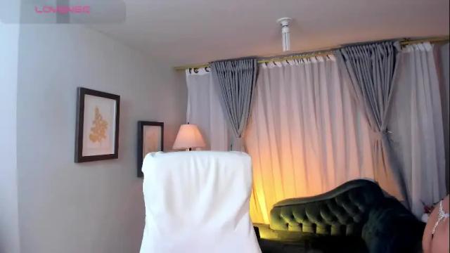 Image 3 of vikypetiteee Stream on Chaturbate on 2 months ago