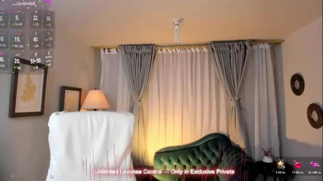 Image 4 of vikypetiteee Stream on Chaturbate on 2 months ago